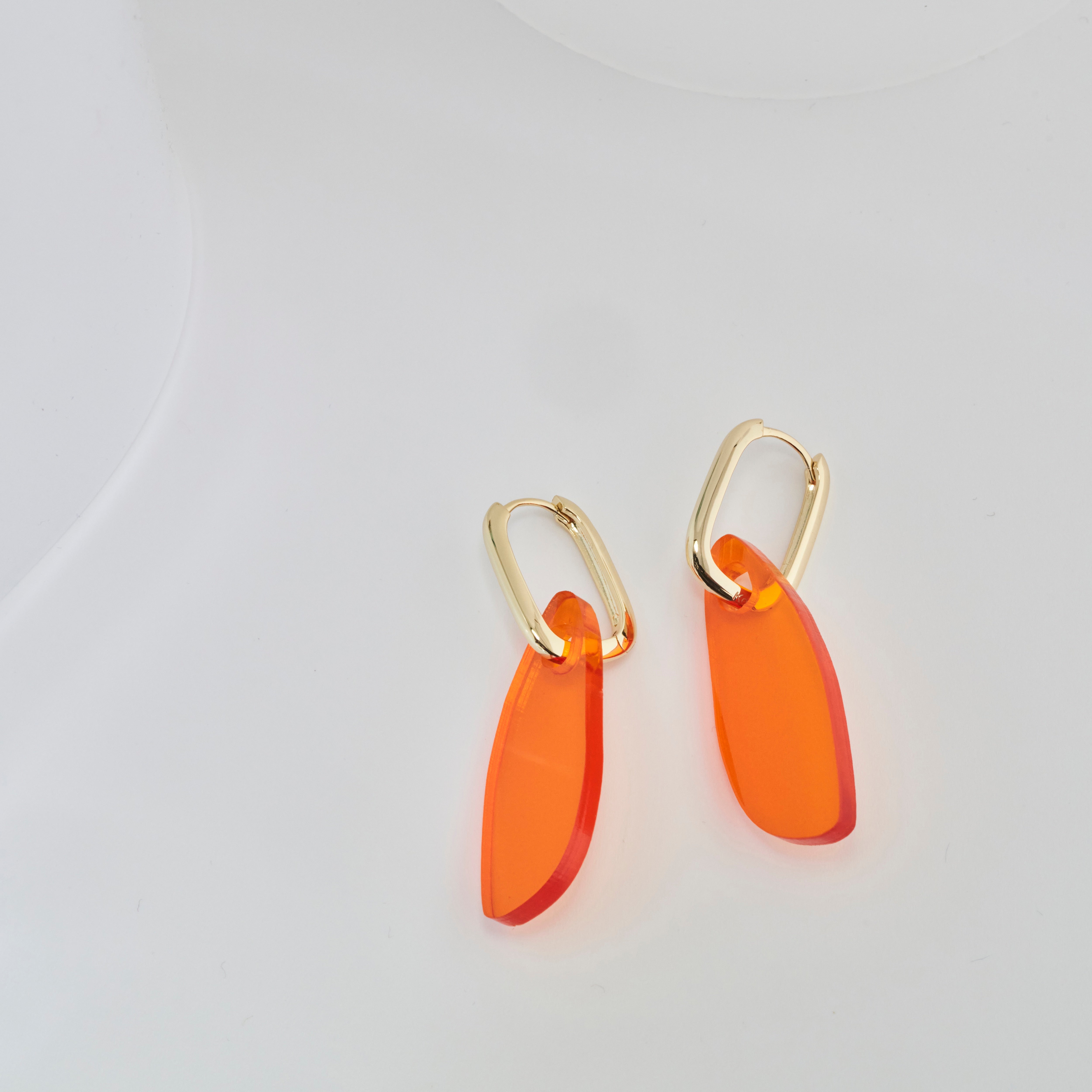 Eva - orange-acrylic glass-Veronica Antonucci-Vergoldete Kreole-Veronica Antonucci-nachhaltige-statement-ohrringe-schweiz