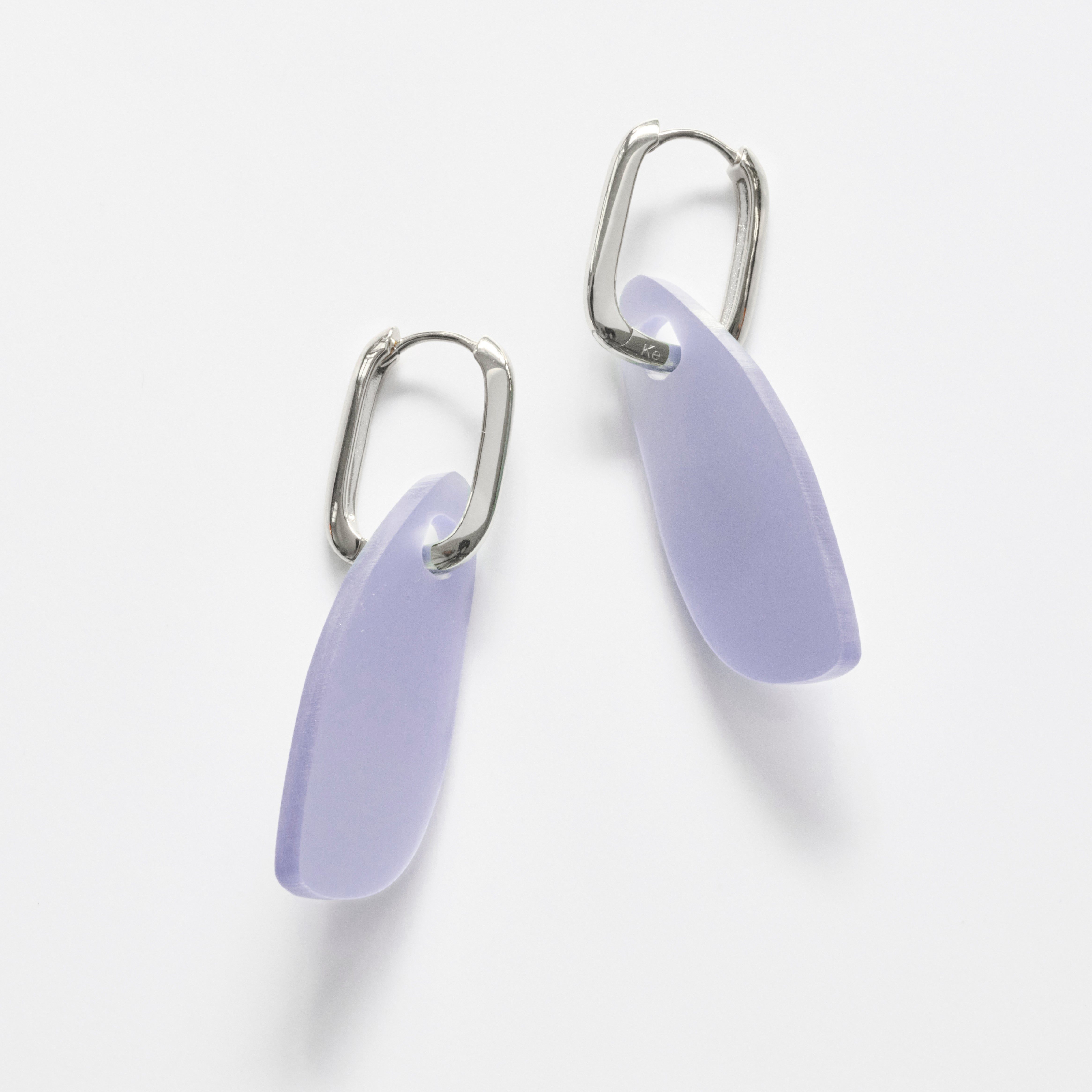 Eva - pearly lavender-acrylic glass-Veronica Antonucci-Silber Kreole-Veronica Antonucci-nachhaltige-statement-ohrringe-schweiz