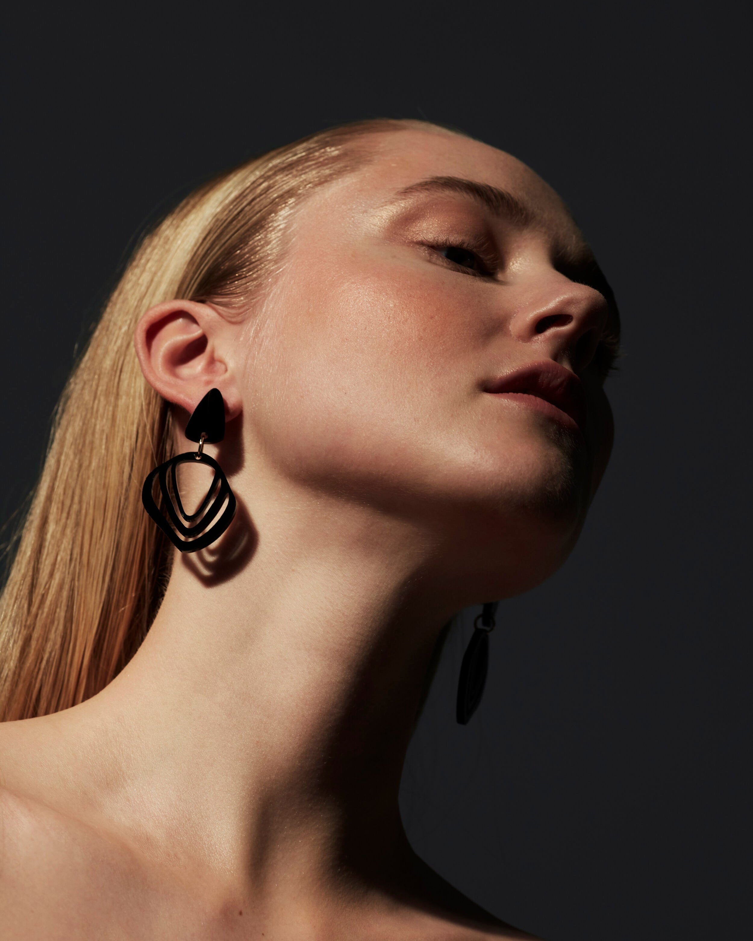 Iluska - black-Veronica Antonucci-Veronica Antonucci-nachhaltige-statement-ohrringe-schweiz