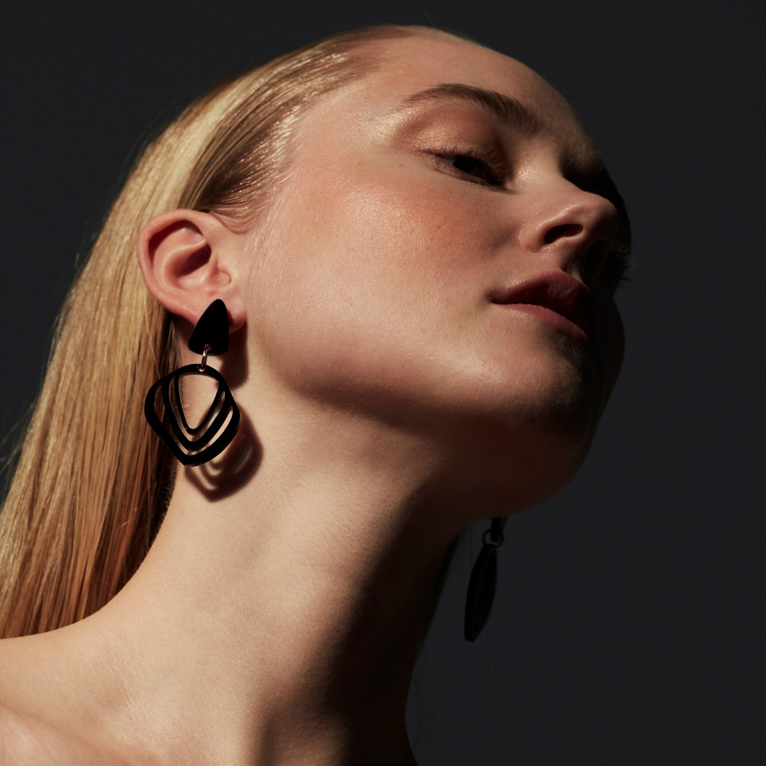 Iluska - black-Veronica Antonucci-Veronica Antonucci-nachhaltige-statement-ohrringe-schweiz