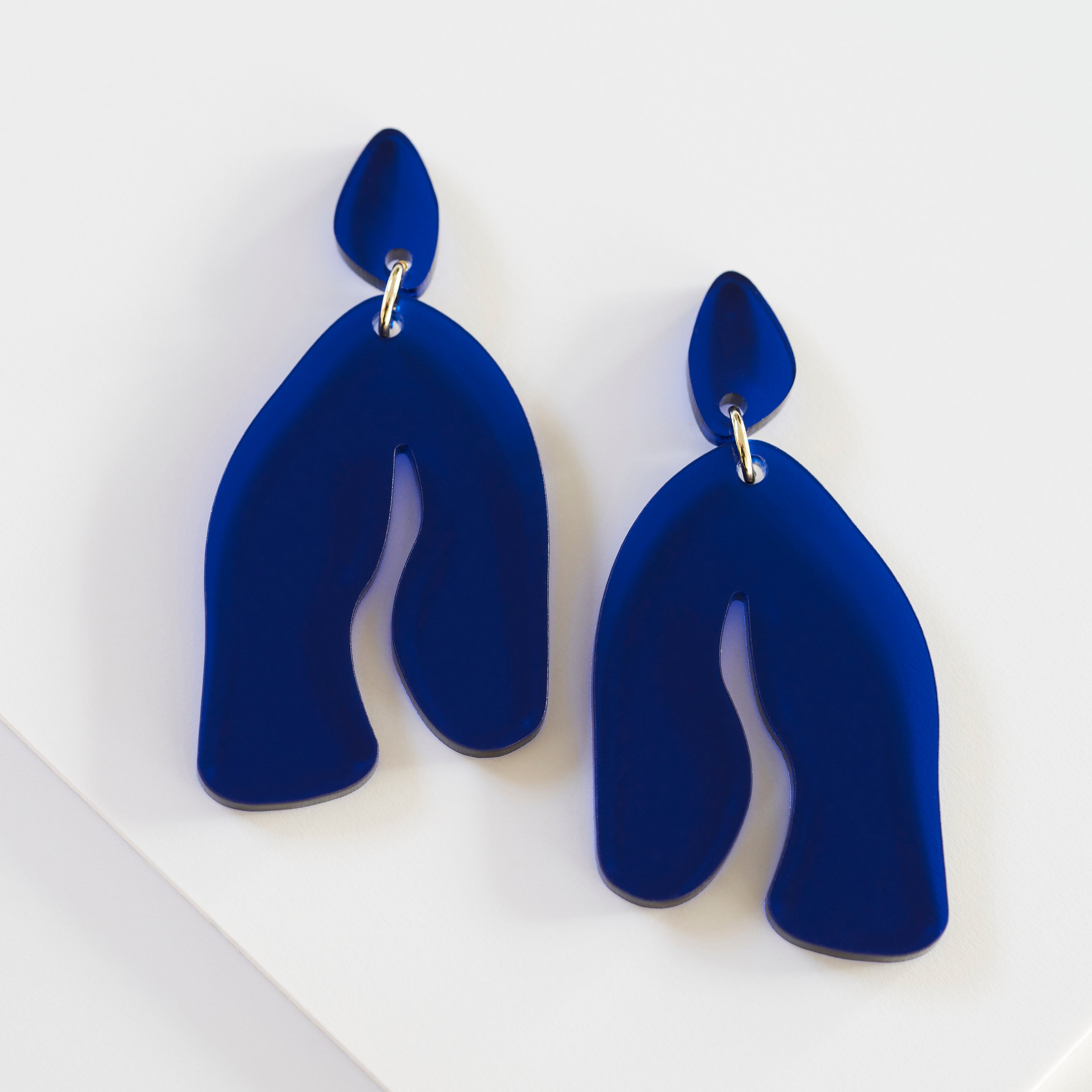 Kim-acrylic glass-Veronica Antonucci-dark blue-Veronica Antonucci-nachhaltige-statement-ohrringe-schweiz