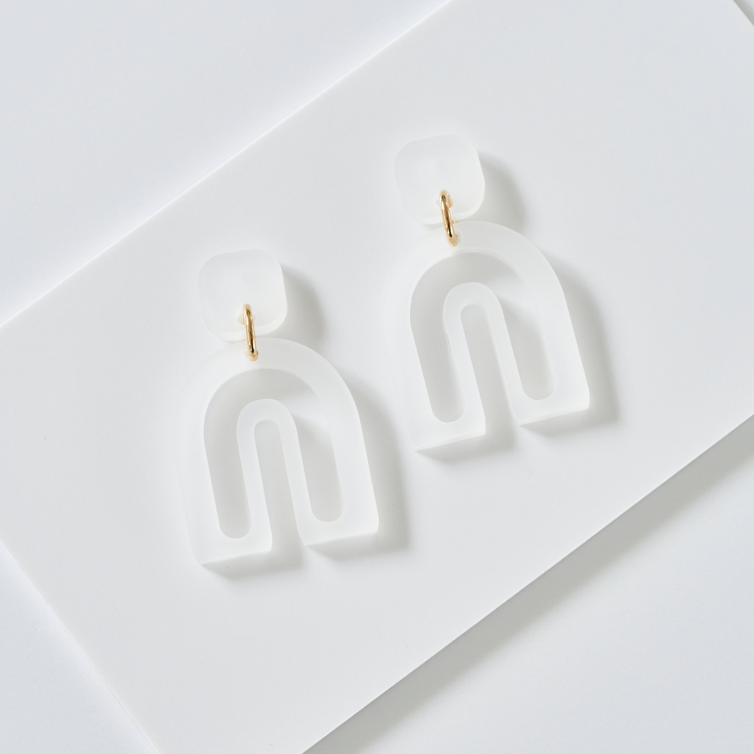 Pika-acrylic glass-Veronica Antonucci-frosted white-Veronica Antonucci-nachhaltige-statement-ohrringe-schweiz