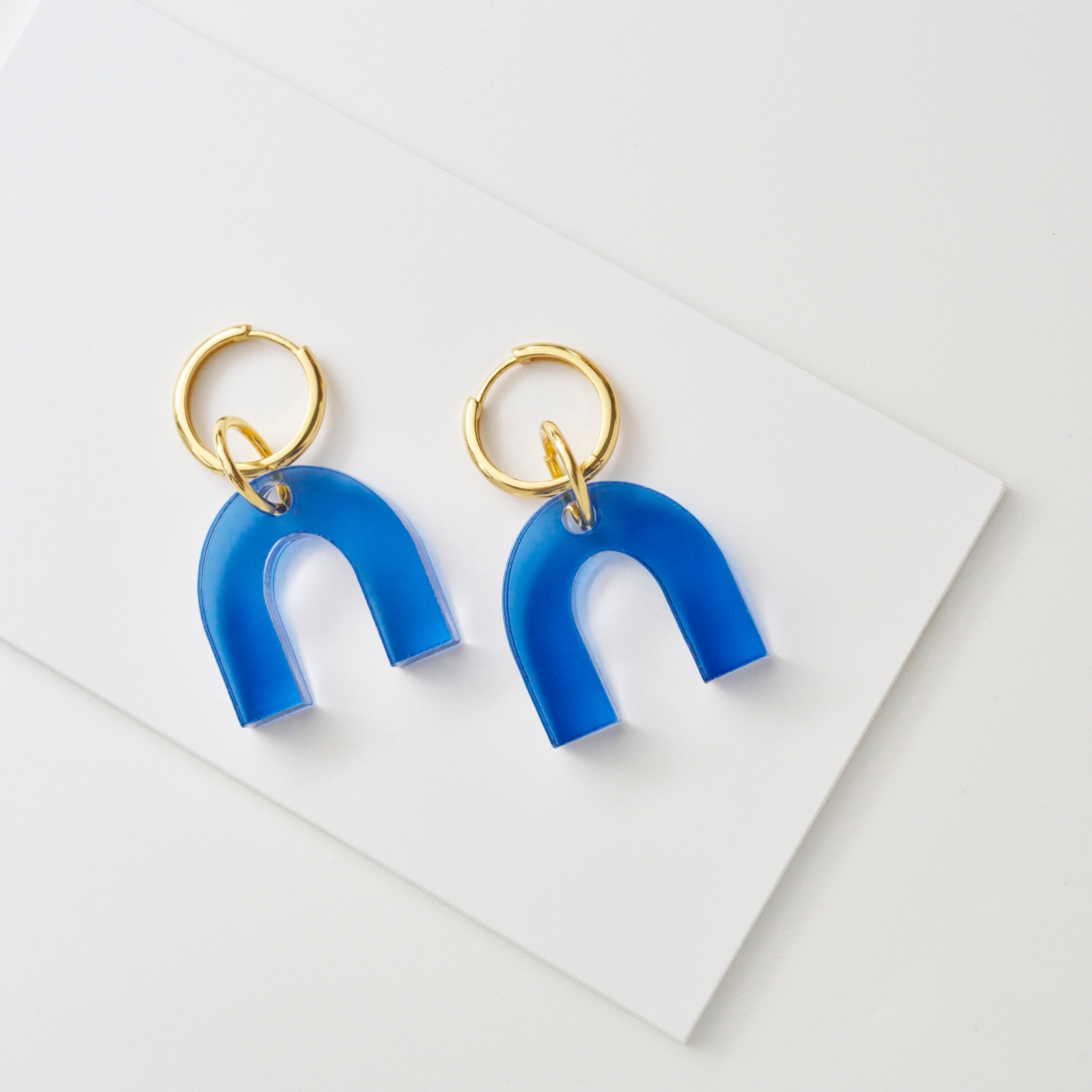 Monday Drop 06: Daniela-acrylic glass-Gold-plated hoops-dark blue with transparent edges-Veronica Antonucci