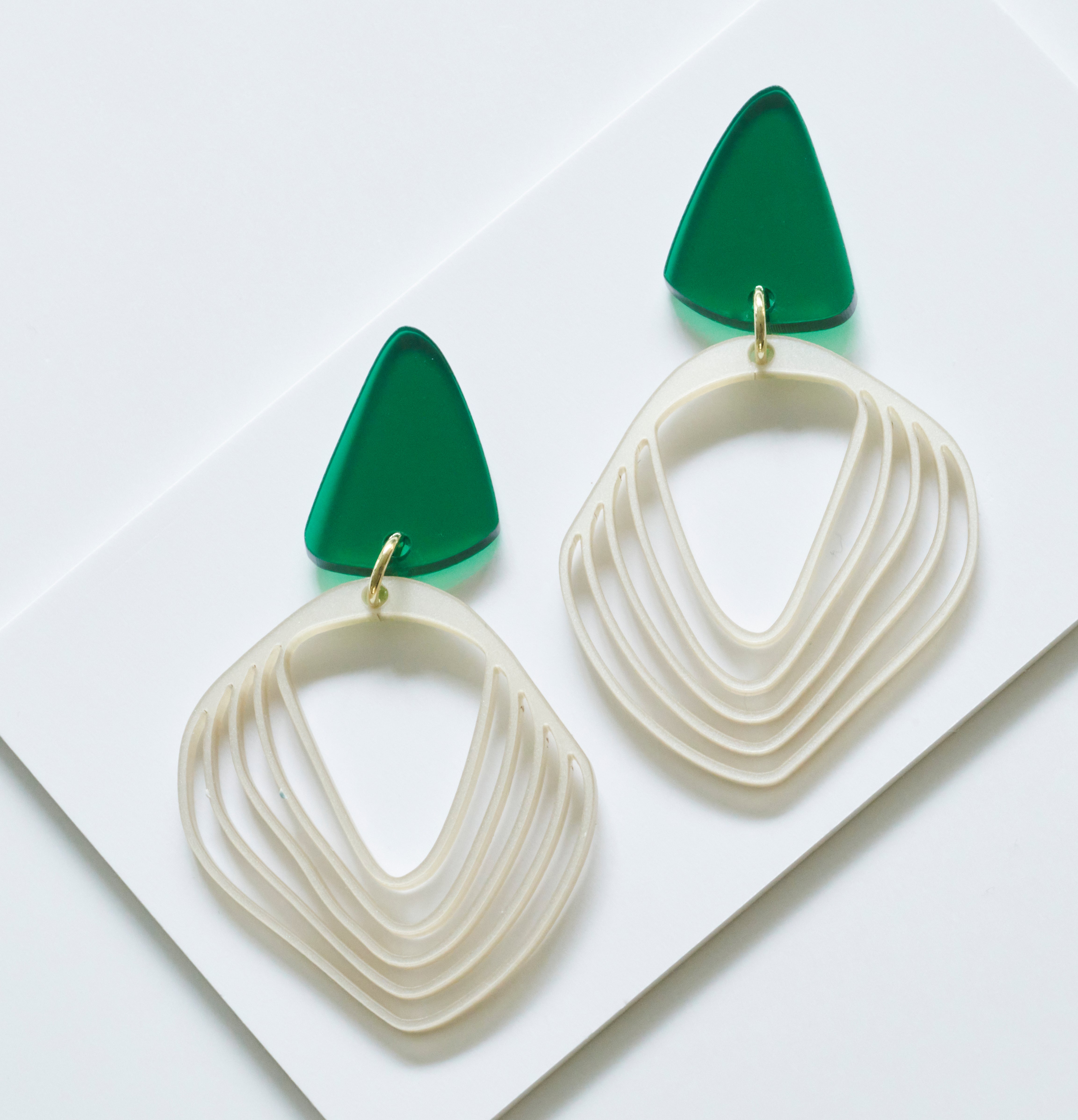 Anikó - pearl and dark green--Veronica Antonucci-sustainable earrings