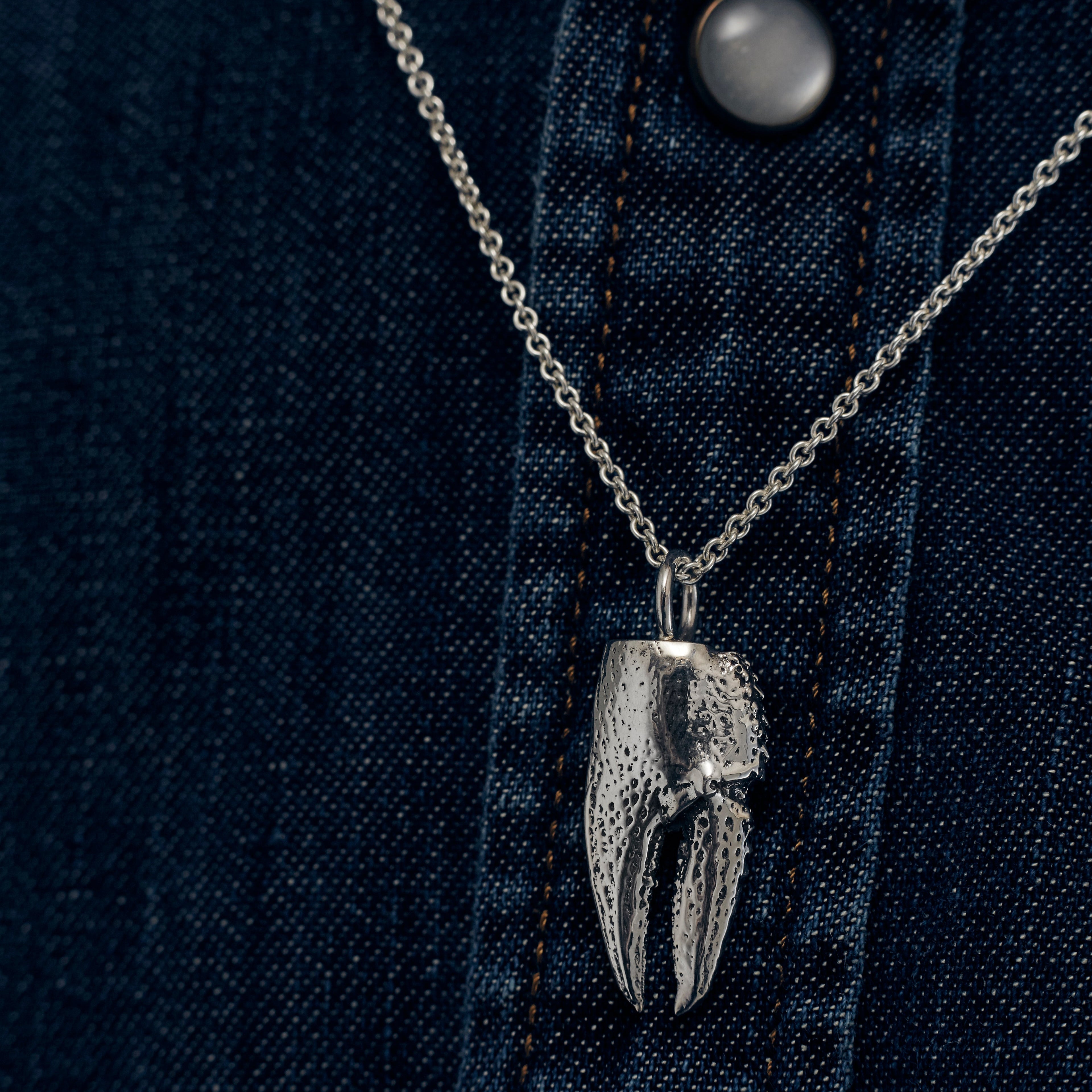 Pendentif pince à crabe