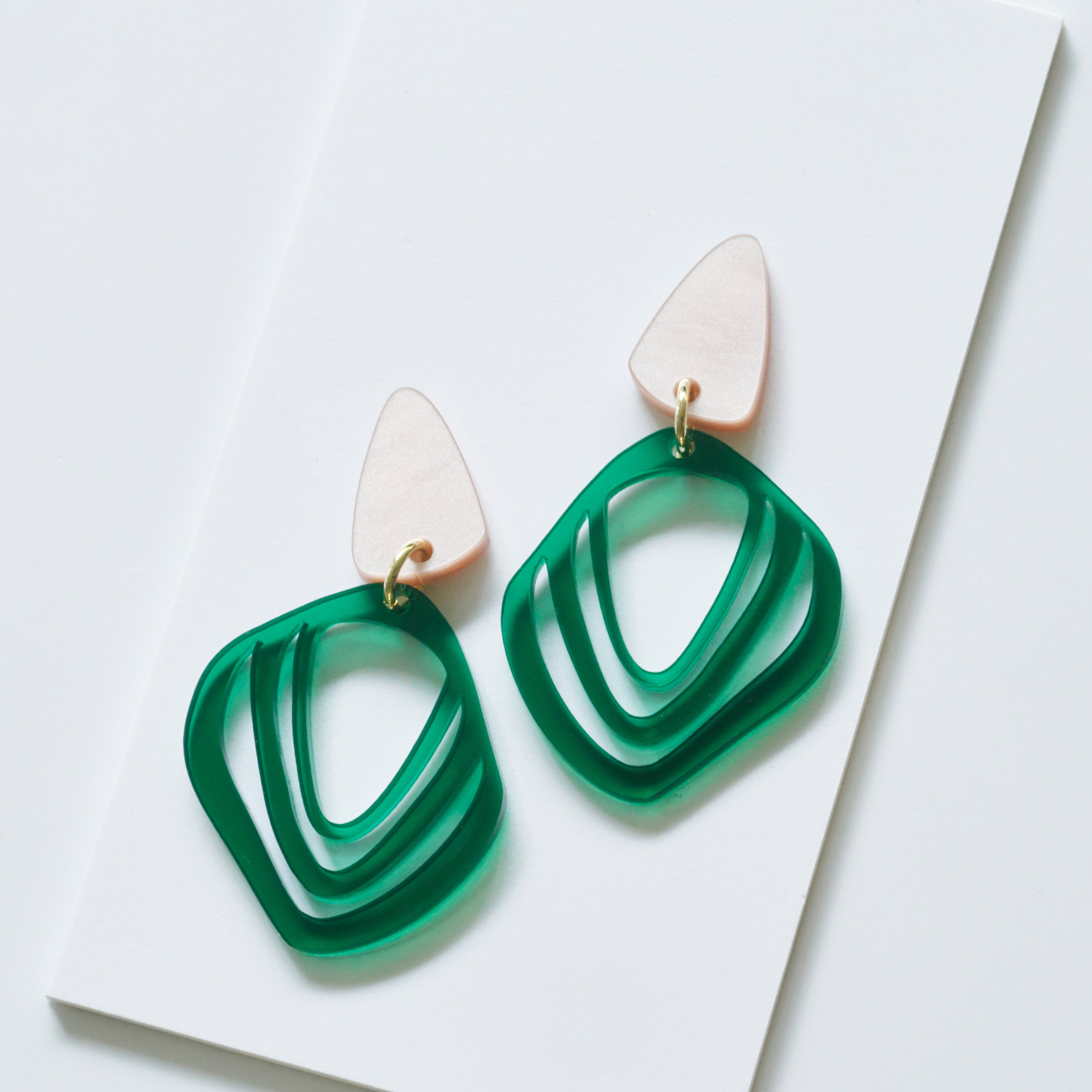 Iluska - dark green and pearly rose-acrylic glass-Veronica Antonucci-sustainable earrings