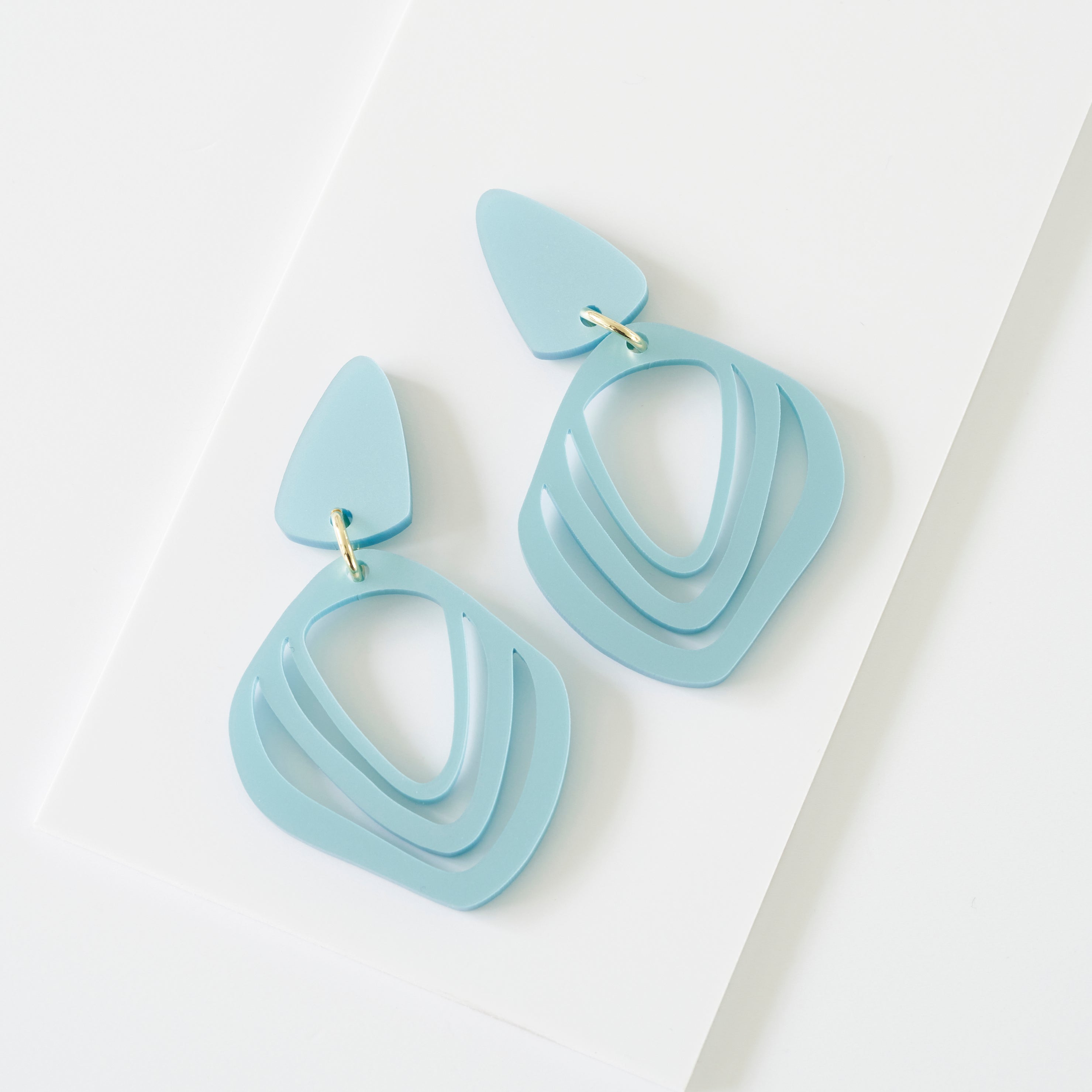 Iluska - pearly blue-acrylic glass-Veronica Antonucci-sustainable earrings