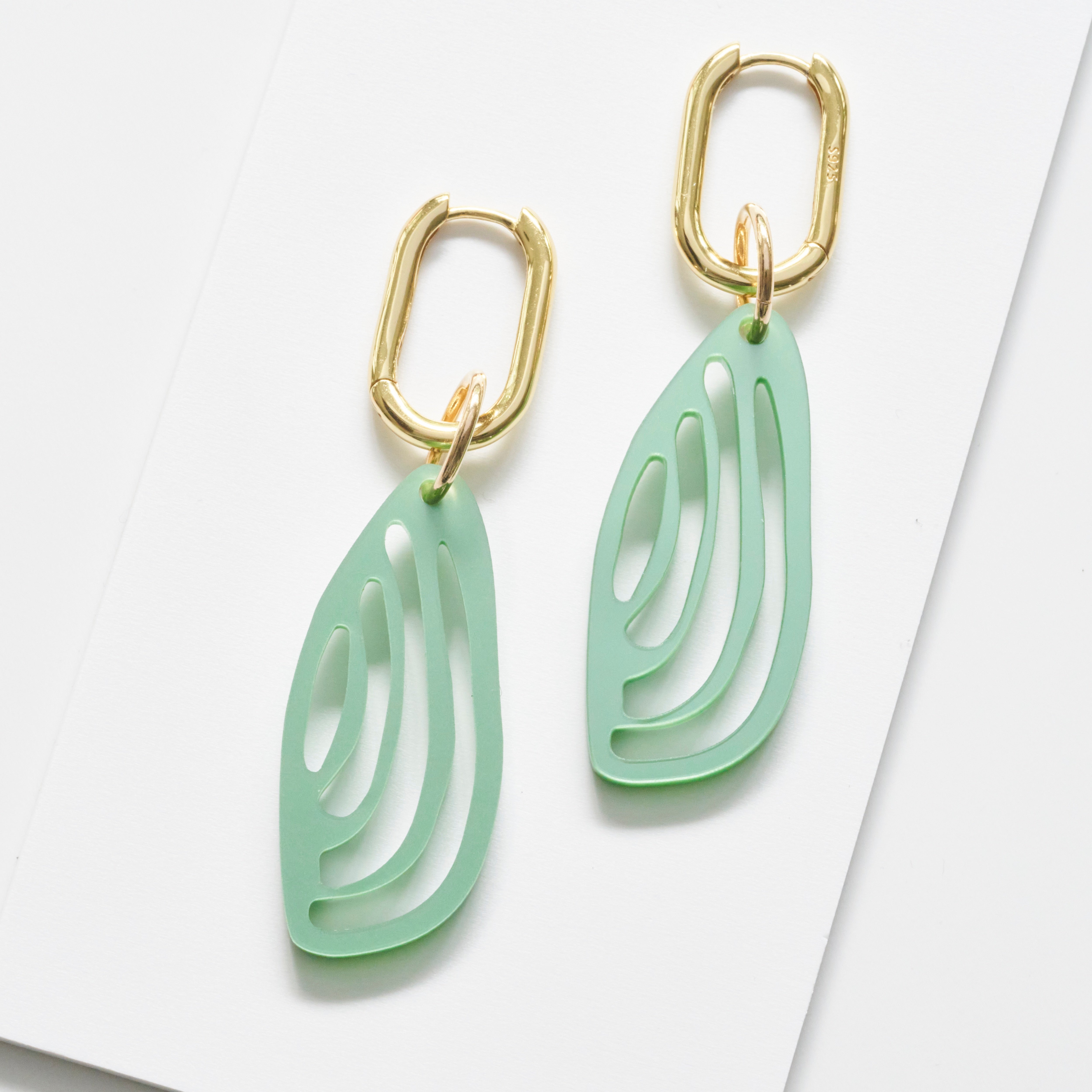 Kiana - pearly green-acrylic glass-Gold-plated hoops-Veronica Antonucci-sustainable earrings