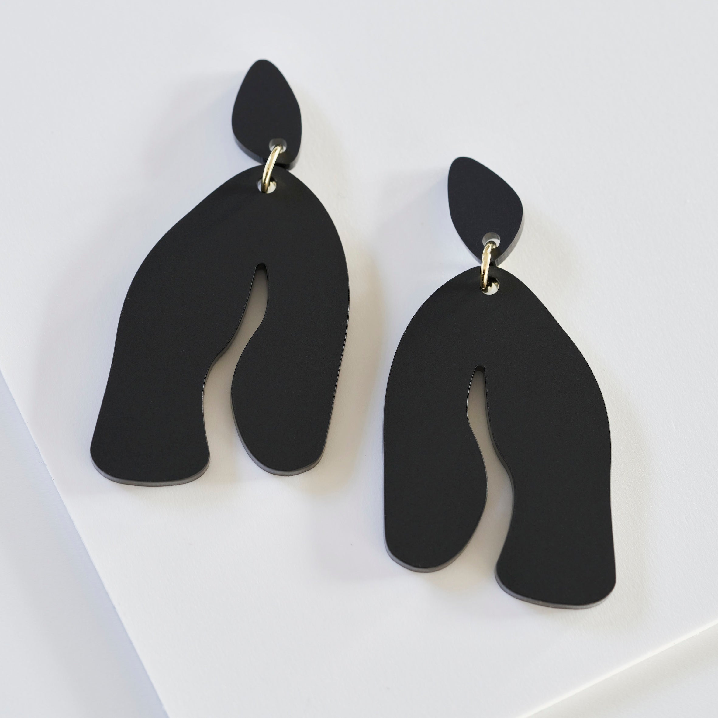 Kim - frosted black--Veronica Antonucci-sustainable earrings