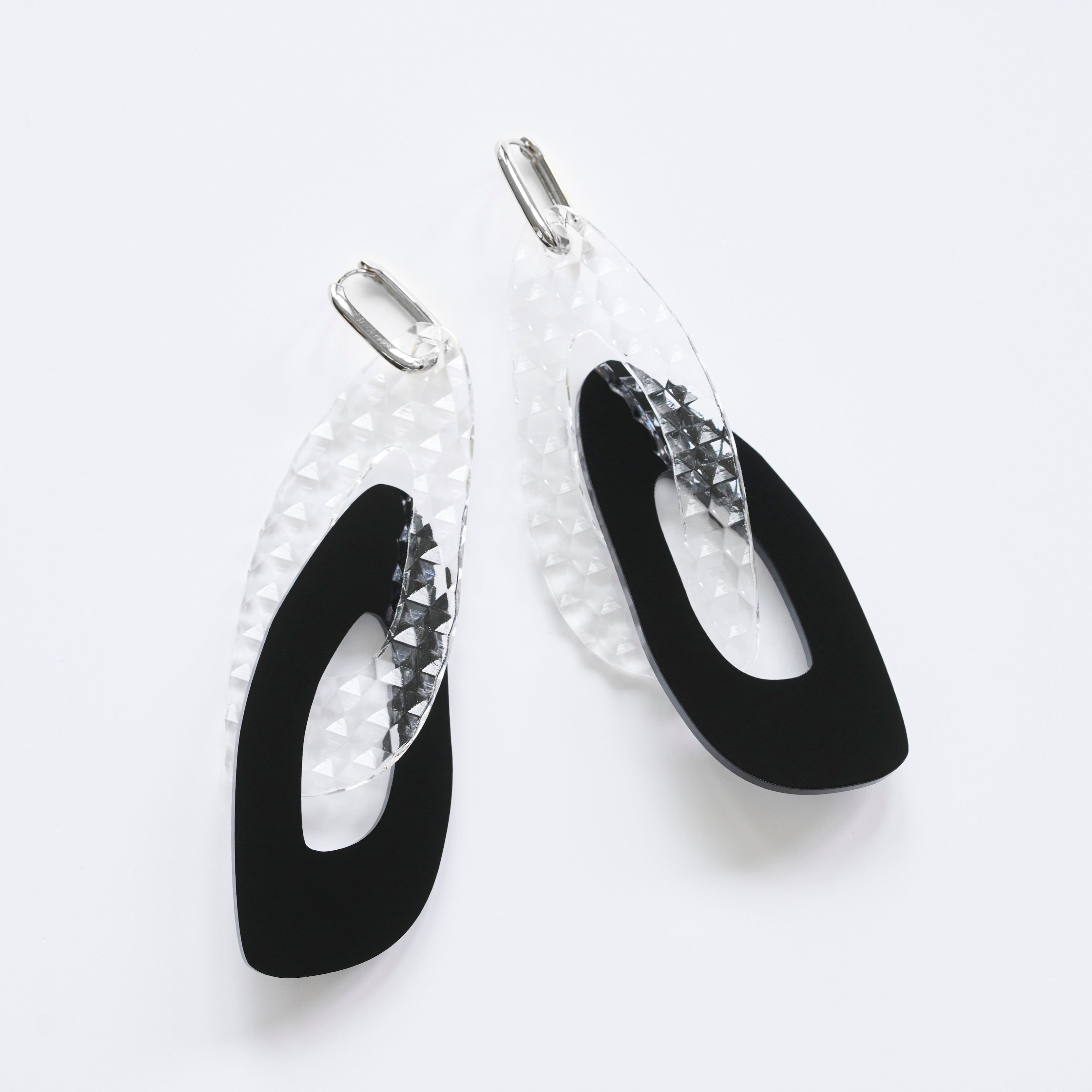 Milky Diamond-acrylic glass-Veronica Antonucci-Silber Kreole-crystal & black-Veronica Antonucci-nachhaltige-statement-ohrringe-schweiz