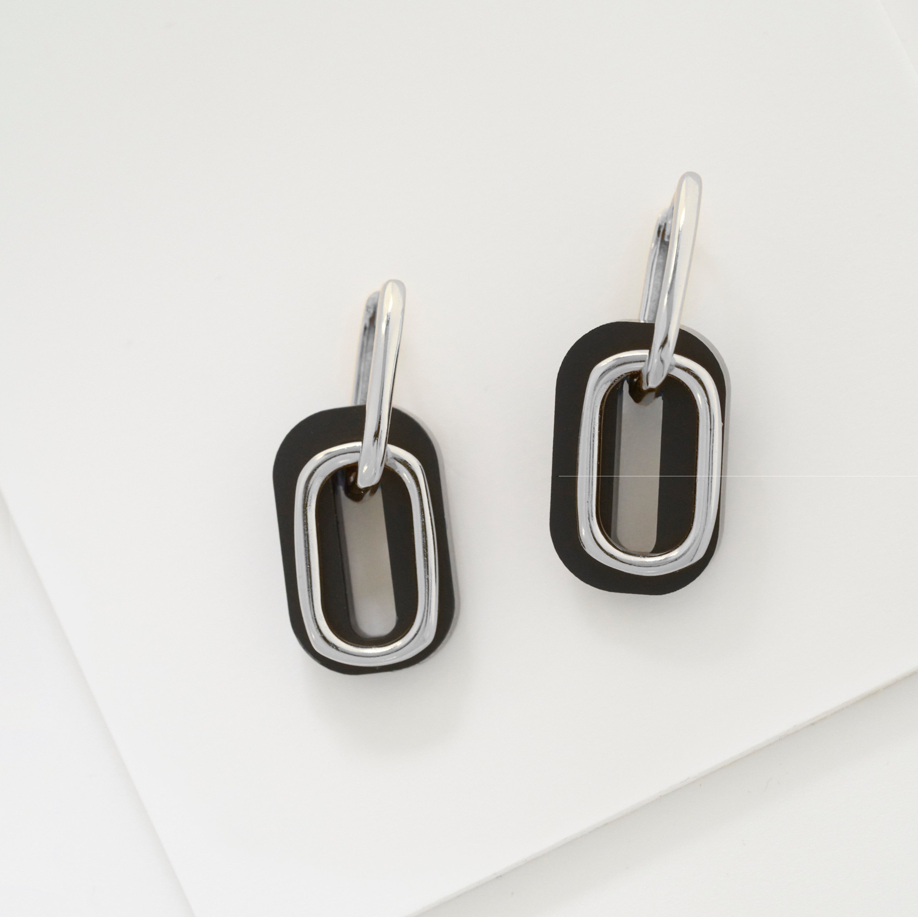 Oli-acrylic glass-Veronica Antonucci-Silber Kreole-frosted black-Veronica Antonucci-nachhaltige-statement-ohrringe-schweiz