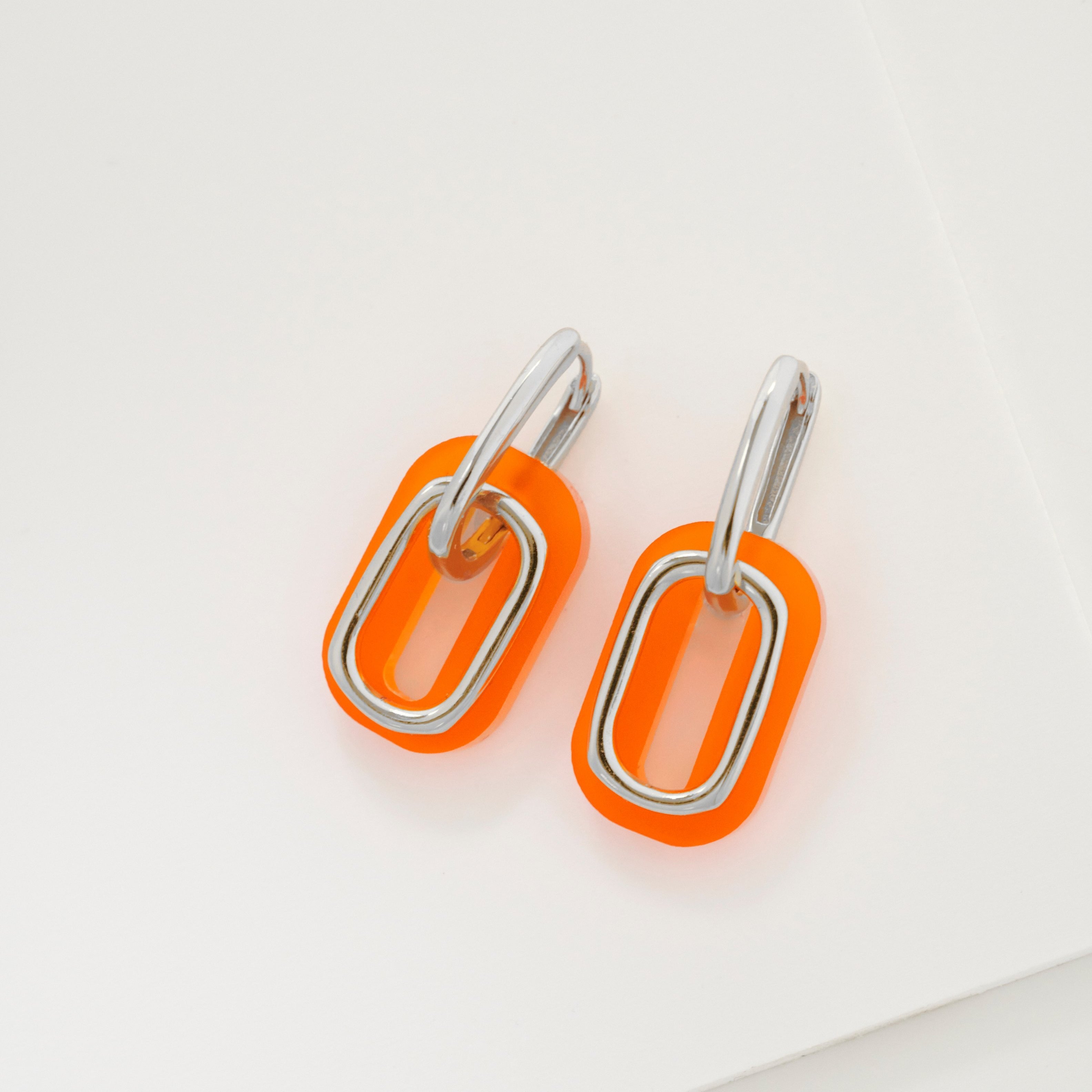 Oli-acrylic glass-Veronica Antonucci-Silber Kreole-frosted orange-Veronica Antonucci-nachhaltige-statement-ohrringe-schweiz