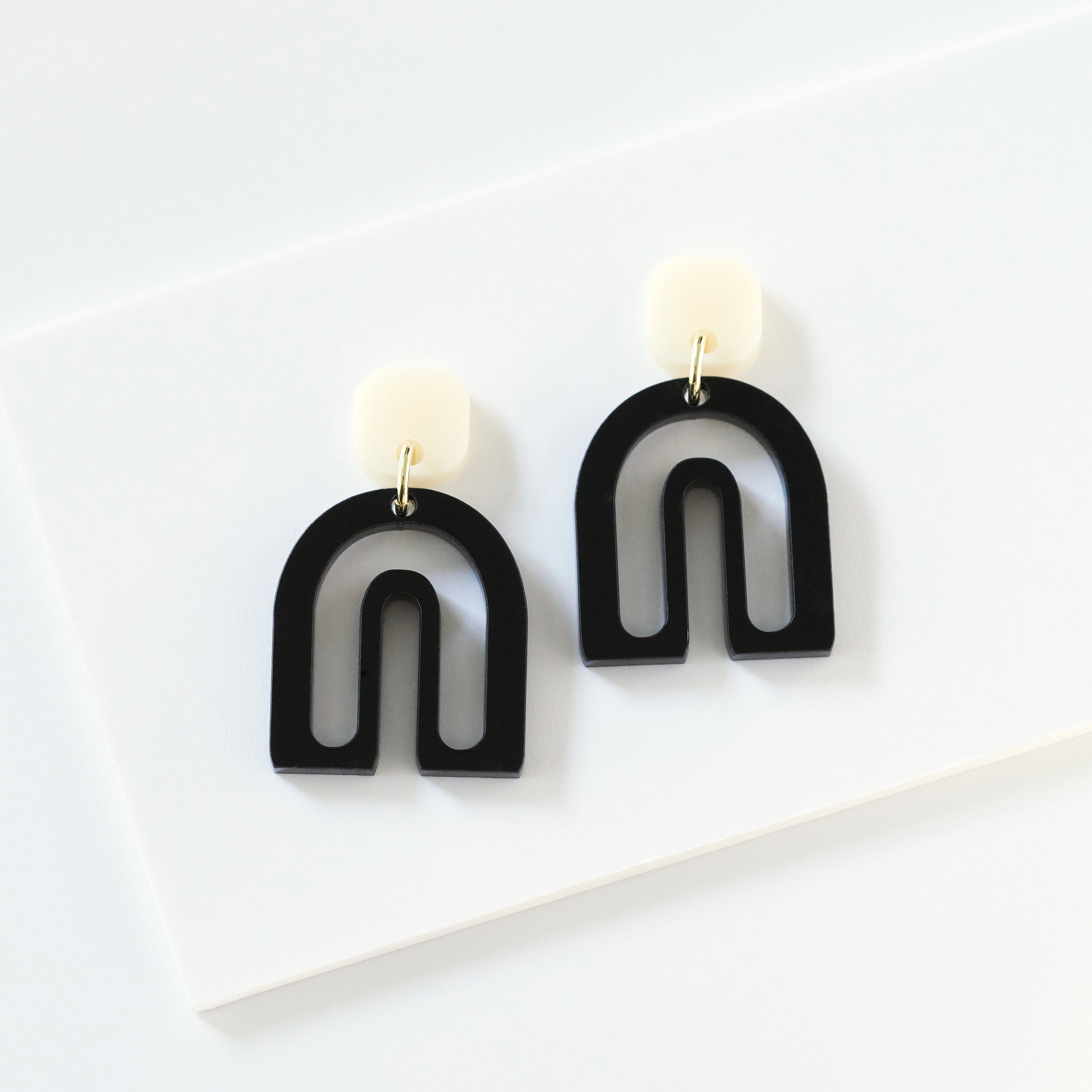Pika - black and cream-Veronica Antonucci-Veronica Antonucci-nachhaltige-statement-ohrringe-schweiz